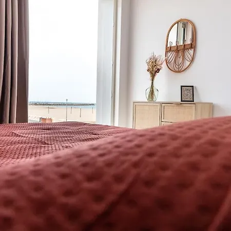 La Vie En Rose Apartment
